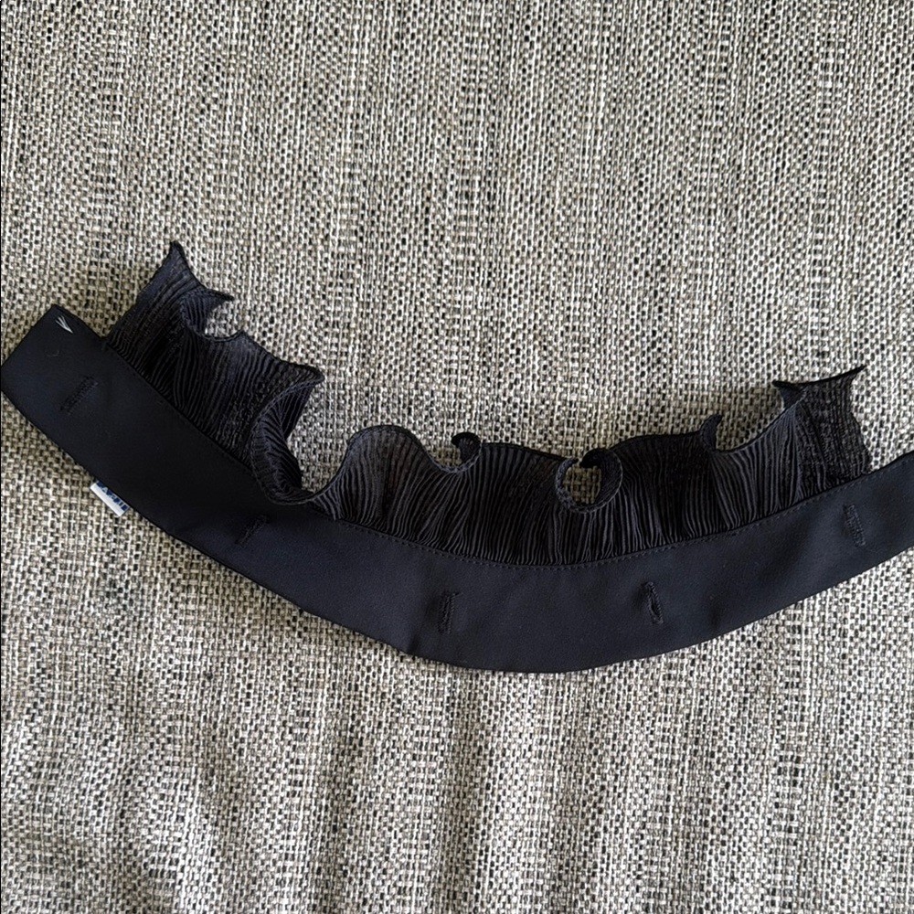Black Ruffled Collar Accessory